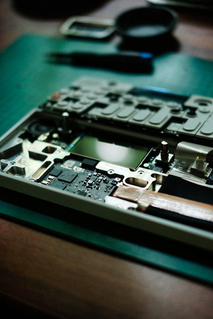 opened-laptop-motherboard-close-up-view-32602486